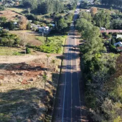 Quilômetro 10, próximo ao trevo de Linha Travessa e Vila Palanque, receberá um pórtico de free flow
(Foto: Renan Zarth/Terra FM)