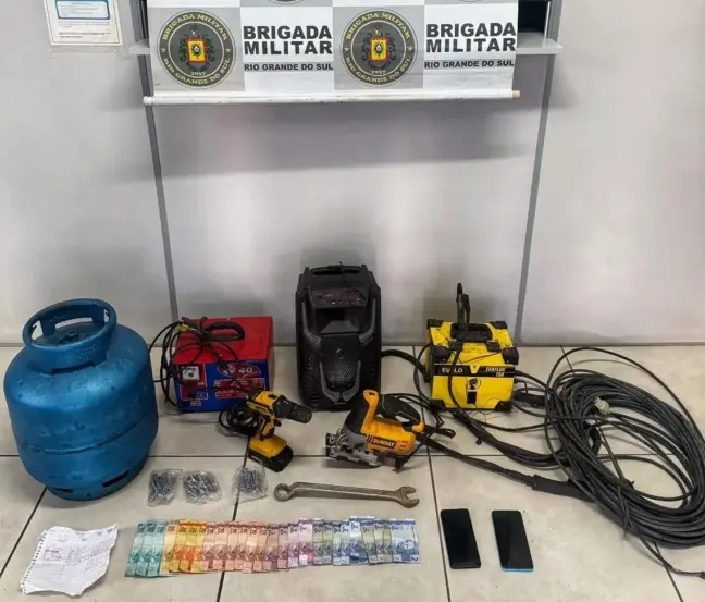 Material foi apreendido pelas autoridades durante a ação (Foto: Brigada Militar/Divulgação)