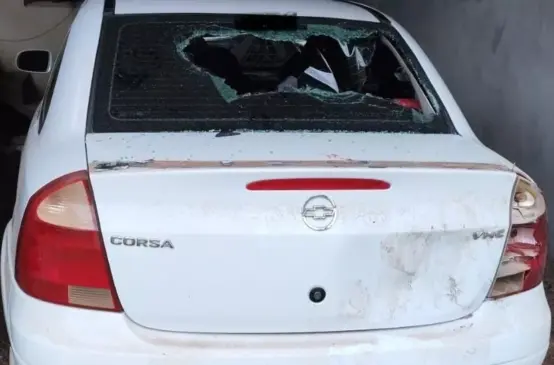 Foto: Carro ficou com várias avarias (Foto: Folha do Mate)