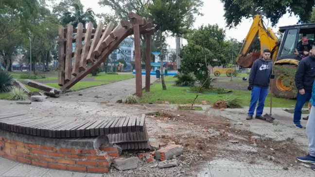 Após acidente na praça da Matriz, motorista vai arcar com custos da reforma