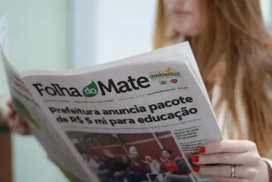 Jornal impresso circula com três edições semanais (Foto: Alvaro Pegoraro/Folha do Mate)