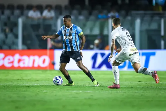 Partida foi disputada em Santos (Foto: Lucas Uebel/AI Grêmio)