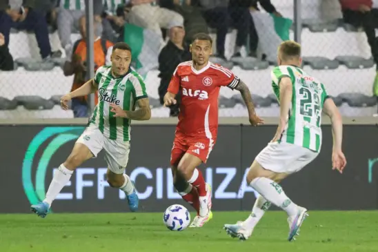 Alan Patrick abriu o placar para o Inter, que cedeu empate no segundo tempo