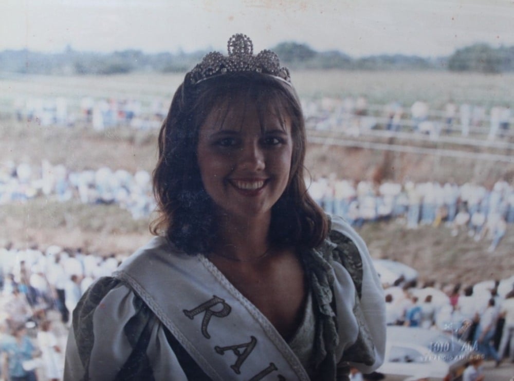 Simone Schwingel, rainha da 1ª Fenachim (Foto: Arquivo/Museu de Venâncio Aires) Simone Schwingel, rainha da 1ª Fenachim (Foto: Arquivo/Museu de Venâncio Aires)